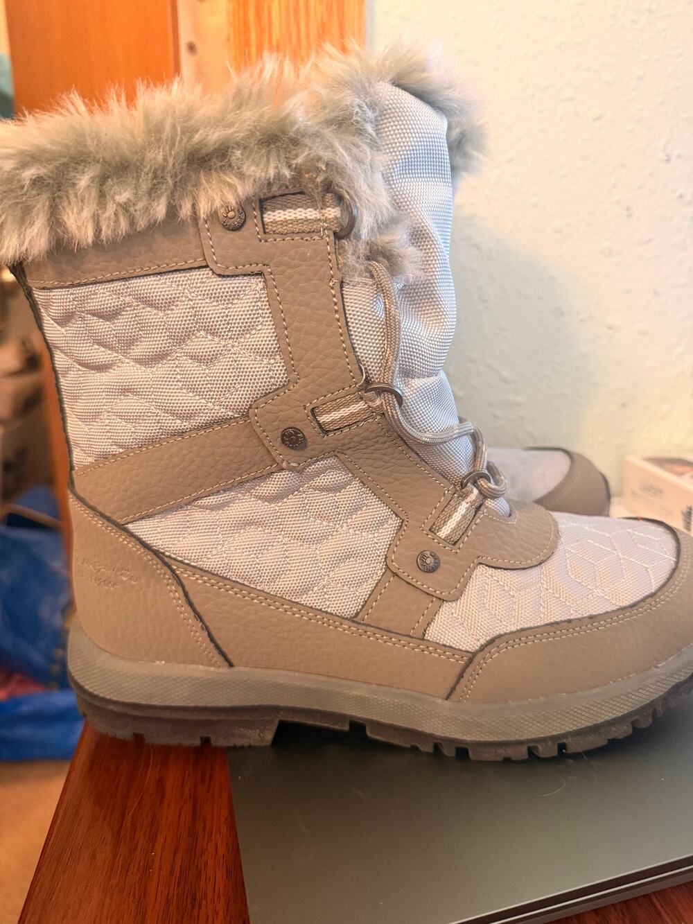 Bearpaw Women’s Size 8 - Picture 1 of 6
